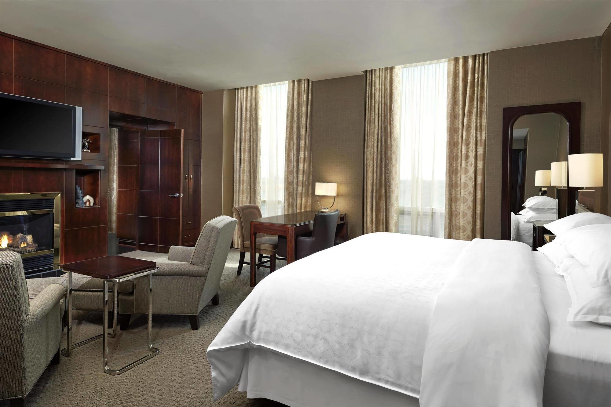 Sheraton Suites Calgary Eau Claire Exterior foto